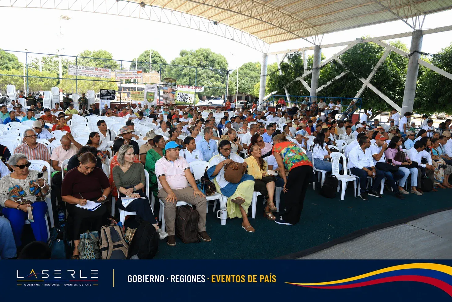 Comunidad participando en un encuentro institucional regional